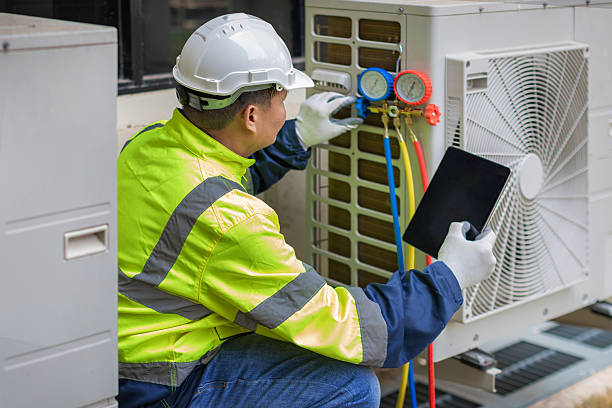 Professional Ac Installation technician working in Highlands, TX